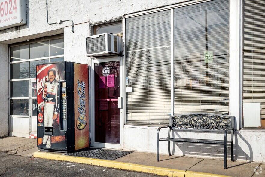 More Photos Of 91 Powerhouse Rd, Roslyn Heights Auto Repair For Lease