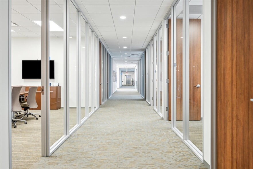 More Photos Of 9090 Katy Fwy, Houston Medical For Lease