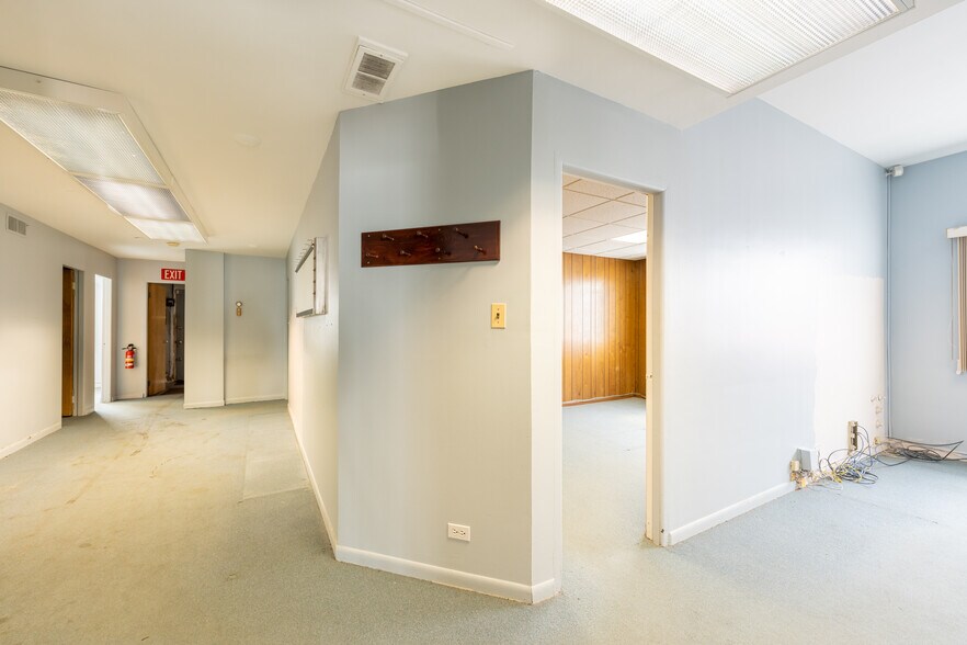 More Photos Of 5355-5365 W Devon Ave, Chicago Storefront For Lease