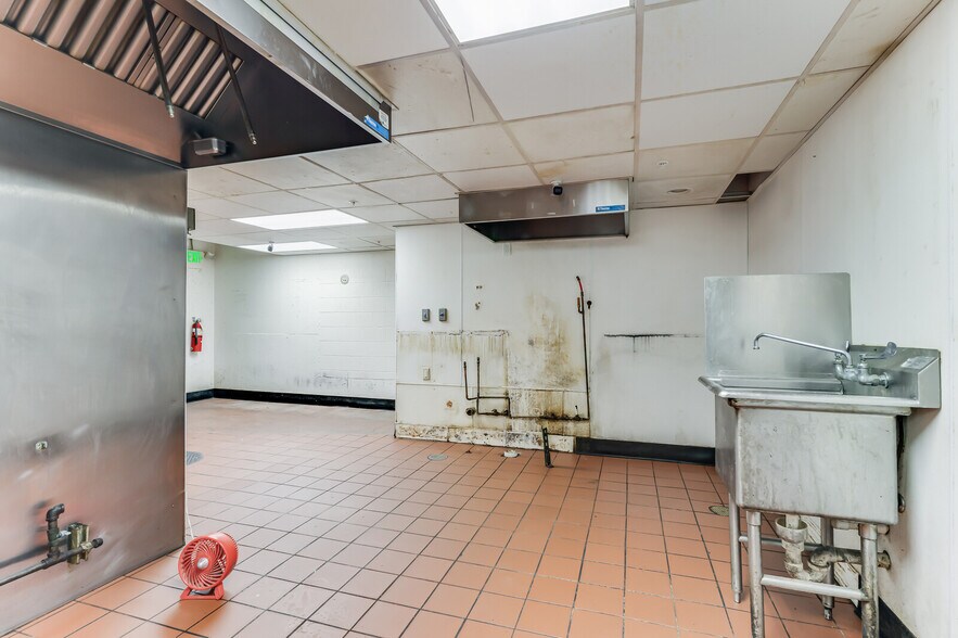 More Photos Of 227-231 Main St, La Crosse Restaurant For Sale