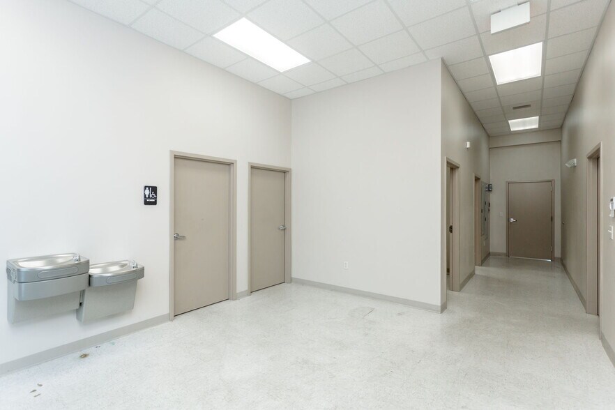 More Photos Of 16 Gosnell, Staunton Medical For Sale