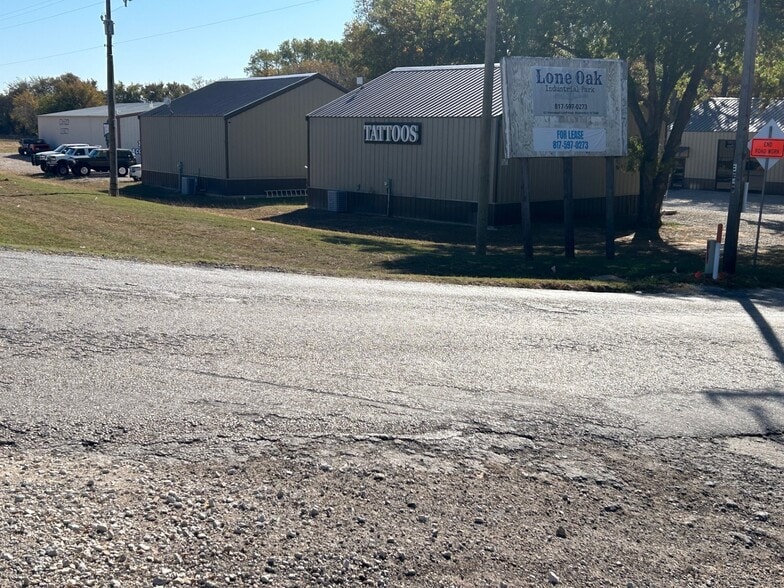 More Photos Of 121 Greenwood Cut Off Rd, Weatherford Warehouse For Lease