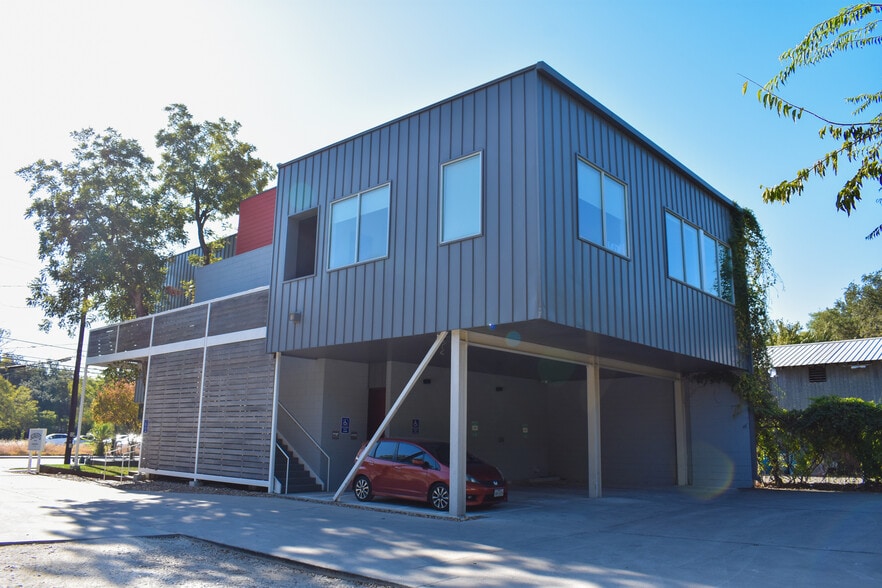 More Photos Of 1632 S 1st St, Austin Office For Lease