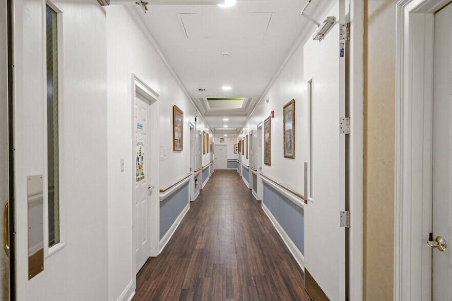 More Photos Of 10171 Papa George St, Daphne Congregate Senior Housing For Lease