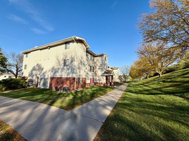 More Photos Of 904-908 Kasper St, Bellevue Multifamily For Sale