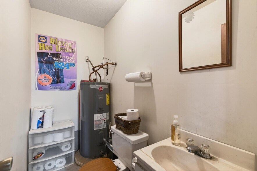 More Photos Of 305 E State Route 4, Cathlamet Auto Repair For Sale