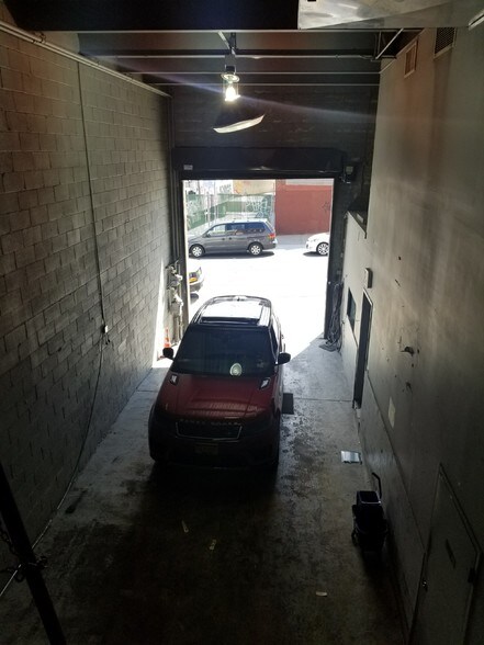 More Photos Of 5636 59th St, Maspeth Warehouse For Lease