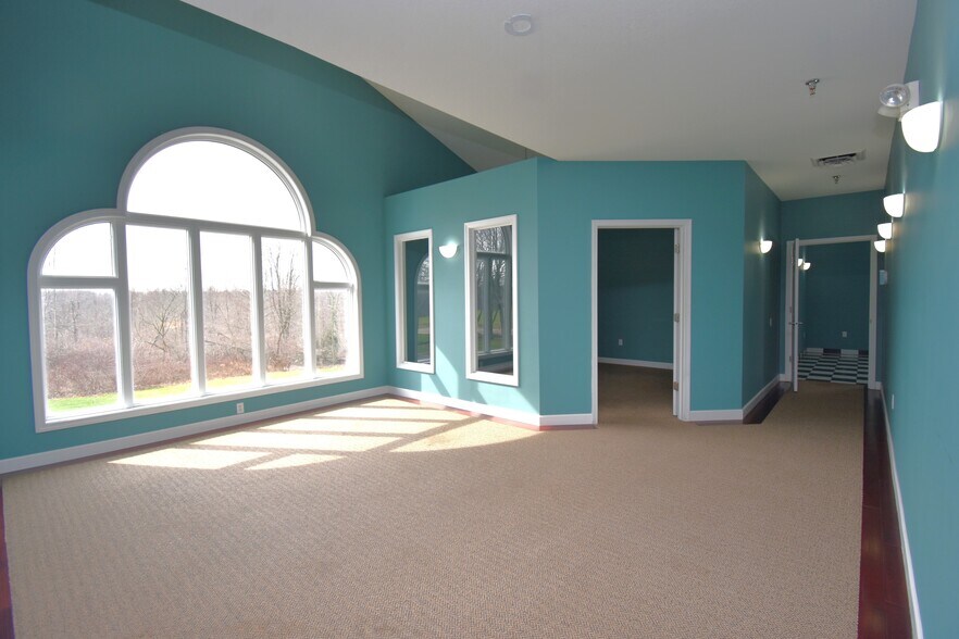 More Photos Of 972 Youngstown Kingsville Rd, Vienna Office For Sale