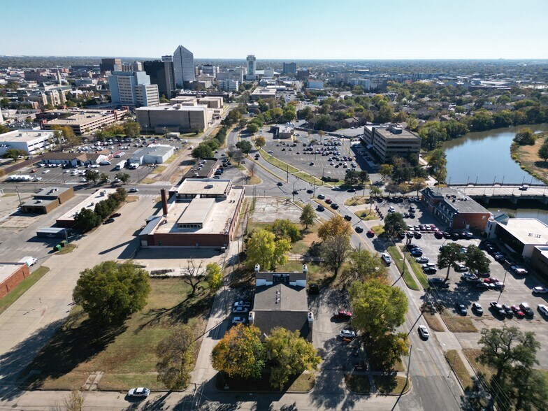 More Photos Of 300 W Murdock St, Wichita Office For Sale