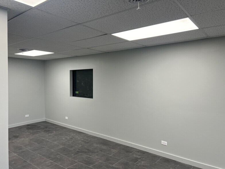 More Photos Of 13901-13909 Kostner St, Crestwood Warehouse For Sale