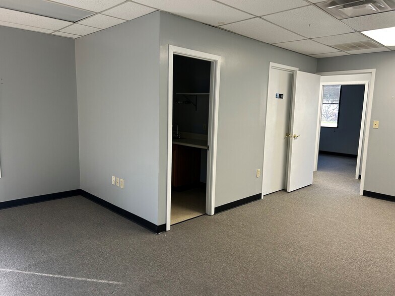 More Photos Of 9047 Executive Park Dr, Knoxville Office For Lease
