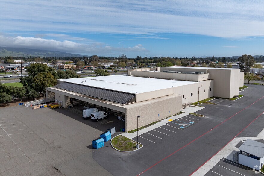 More Photos Of 5505 Redwood Dr, Rohnert Park Distribution For Lease