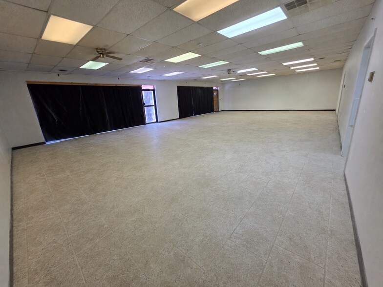 More Photos Of 110 N Range Line Rd, Joplin General Retail For Lease
