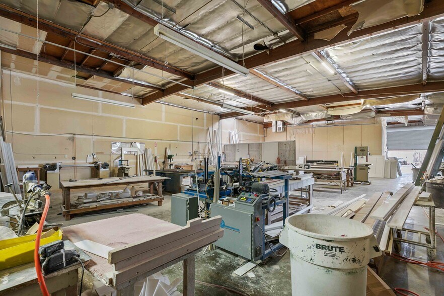 More Photos Of 8115 Lankershim Blvd, North Hollywood Warehouse For Lease