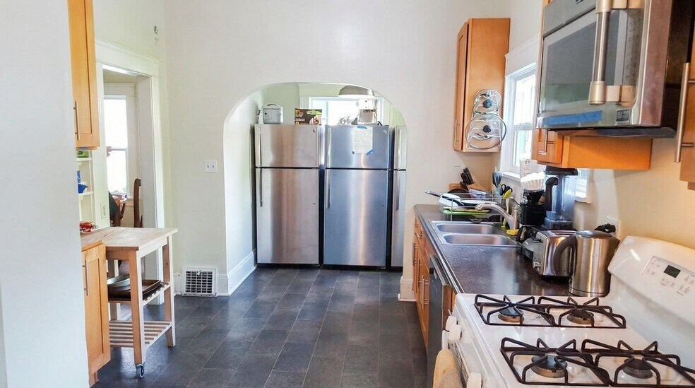 More Photos Of 2633 Regent St, Berkeley Dormitory For Sale