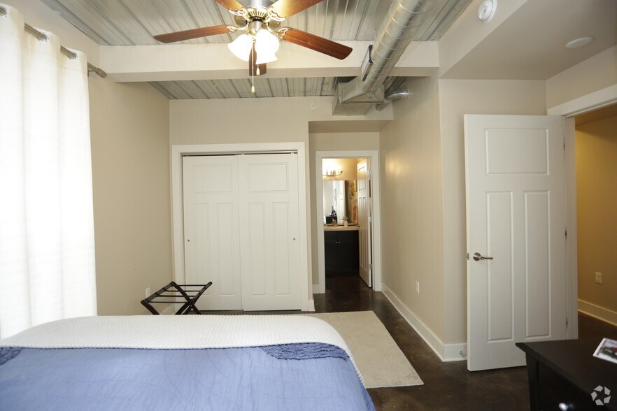 More Photos Of 901 New Hampshire St, Lawrence Apartments For Lease