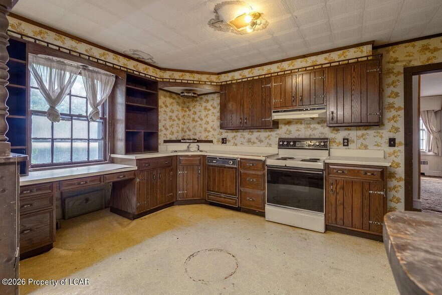 More Photos Of 5501 Bear Creek Blvd, Bear Creek General Retail For Sale