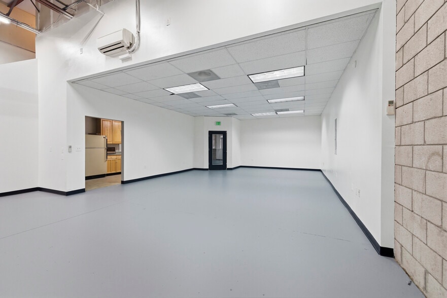 More Photos Of 587-623 Denver Ave, Loveland Flex For Lease