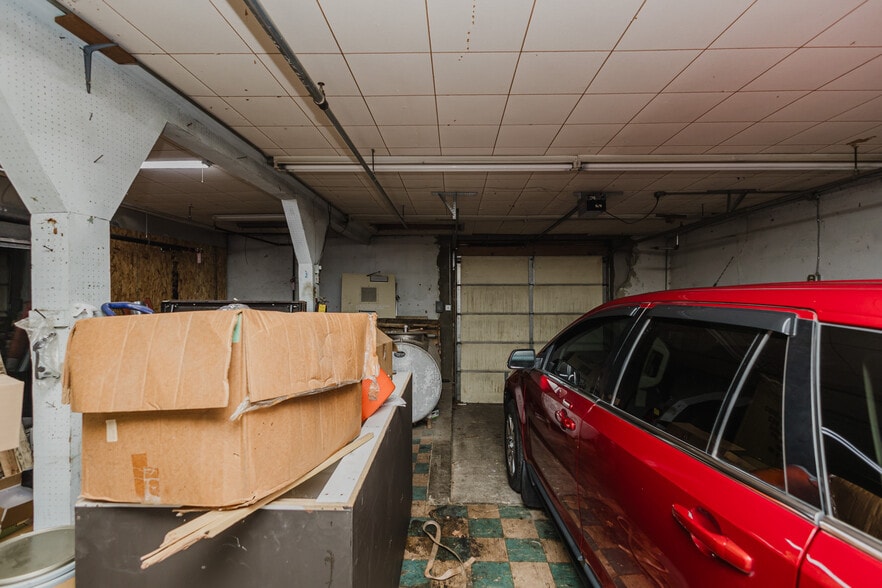 More Photos Of 830 N Kansas Ave, Topeka Bar For Sale