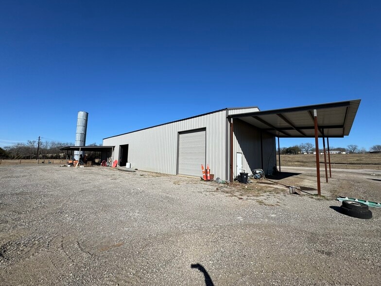 More Photos Of 6920 County Road 202, McKinney Warehouse For Lease