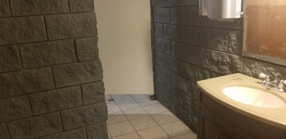 More Photos Of 2435 S K St, Tulare Bar For Sale