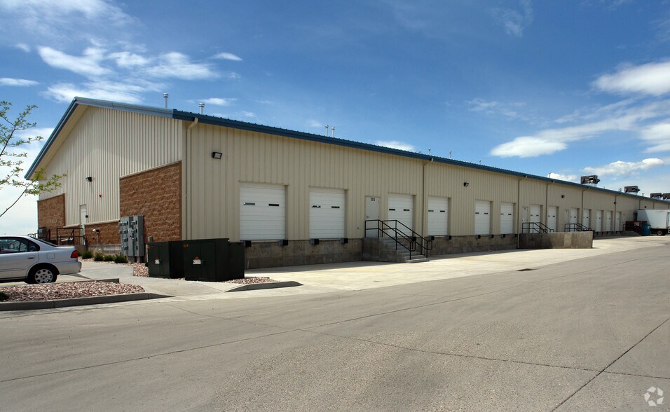More Photos Of 393-407 N Denver Ave, Loveland Flex For Lease