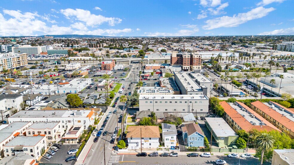 More Photos Of 648 W 30th St, Los Angeles Apartments For Sale