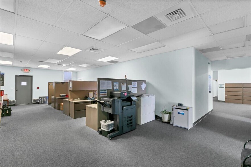 More Photos Of 118 Quinnipiac Ave, North Haven Warehouse For Lease