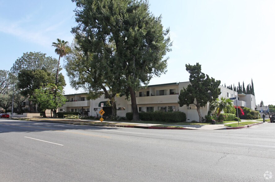 Primary Photo Of 6840 Kester Ave, Van Nuys Apartments For Sale