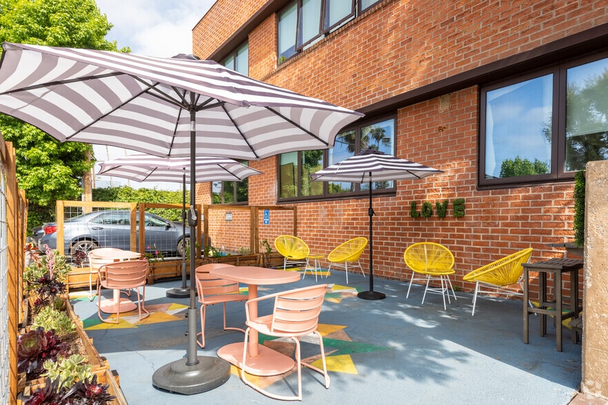 More Photos Of 1149 N Gower St, Los Angeles Office For Sale