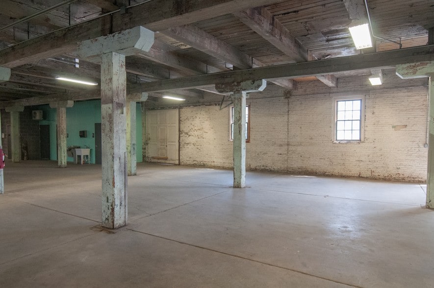 More Photos Of 315 Albemarle Ave SE, Roanoke Industrial For Sale