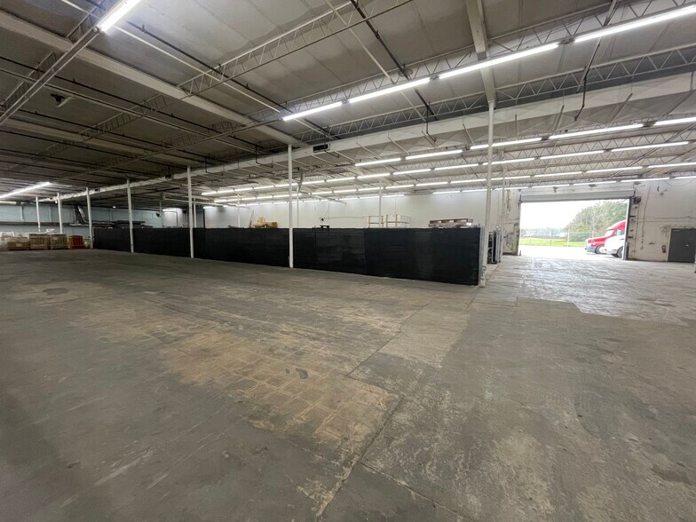 More Photos Of 5107 W University Blvd, Jacksonville Warehouse For Sale