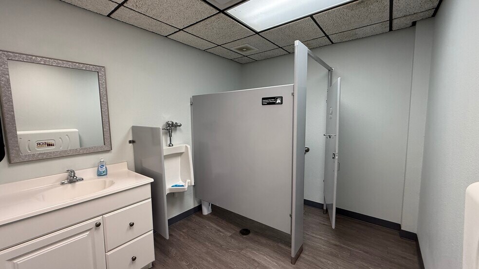 More Photos Of 1941 E 37th St, Odessa Office For Sale