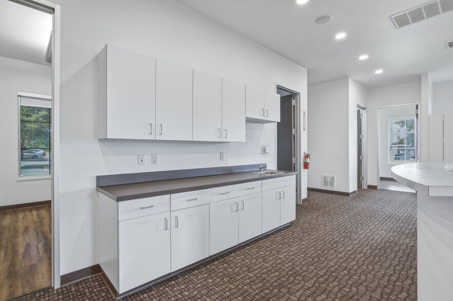 More Photos Of 12171 W Parmer Ln, Cedar Park Medical For Lease