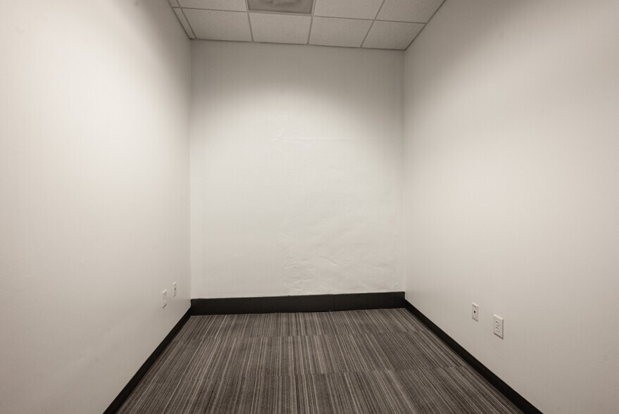 More Photos Of 401 E Chapel Hill St, Durham Storefront Retail Office For Sale