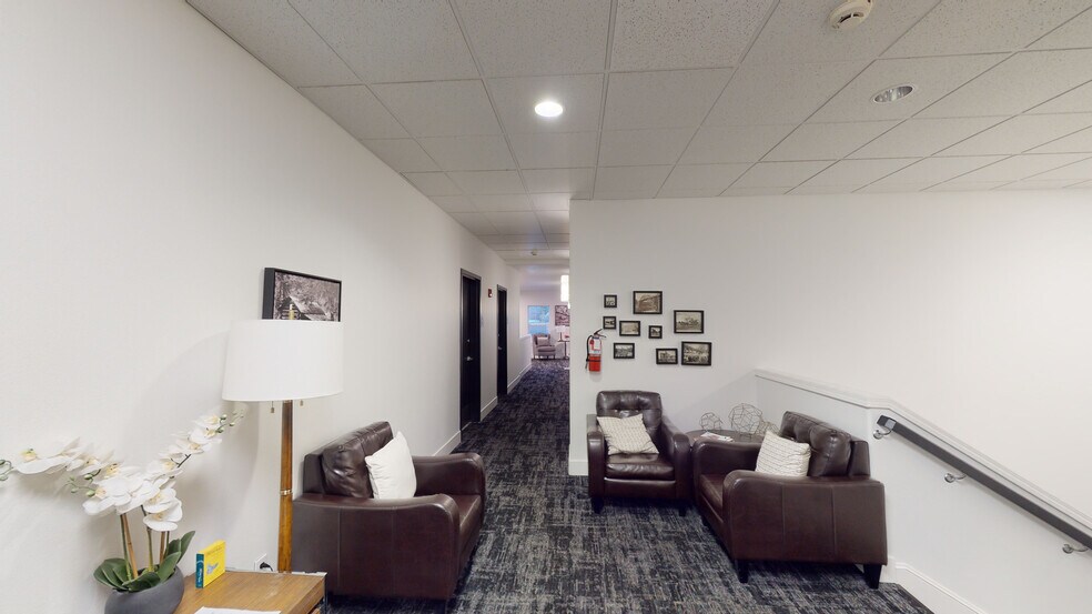 More Photos Of 1880 Willamette Falls Dr, West Linn Storefront Retail Office For Lease