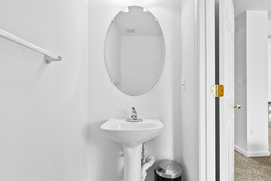 More Photos Of 437-445 Kenneth Sq, Baltimore Multifamily For Sale