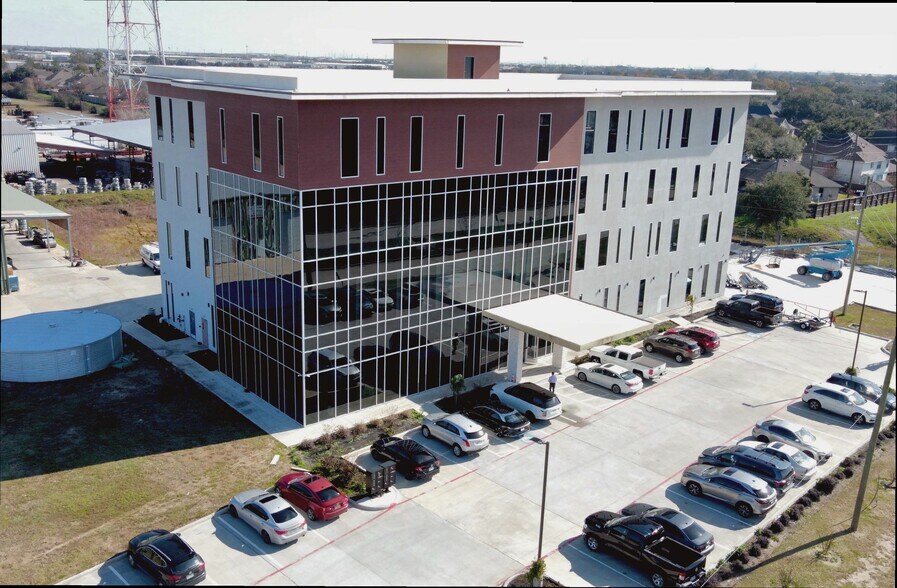 More Photos Of 8850 Huffmeister Rd, Houston Office For Lease