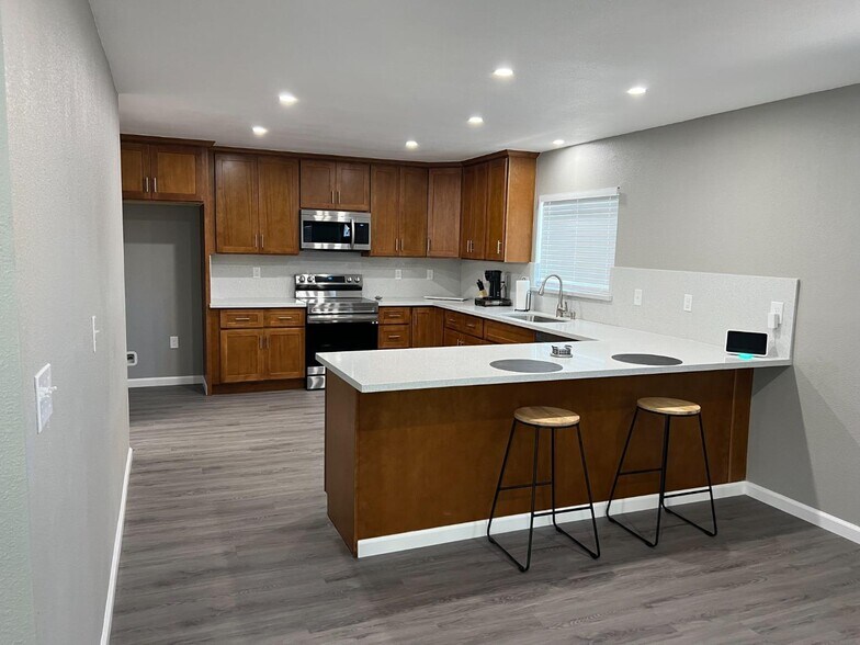 More Photos Of 7490 Lander Ave, Hilmar Office Residential For Sale