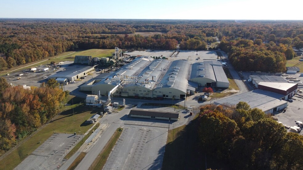 More Photos Of 634 Davis St, Emporia Manufacturing For Lease