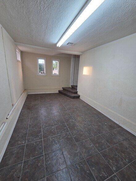 More Photos Of 1222 NW Cache Rd, Lawton Office For Lease