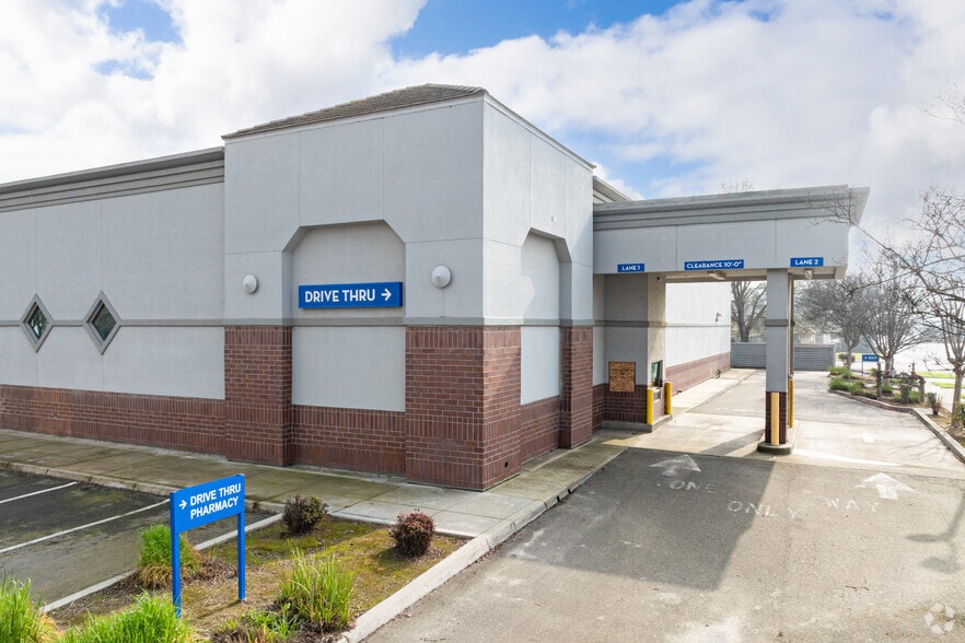 More Photos Of 500 Main St, Livingston Drugstore For Sale