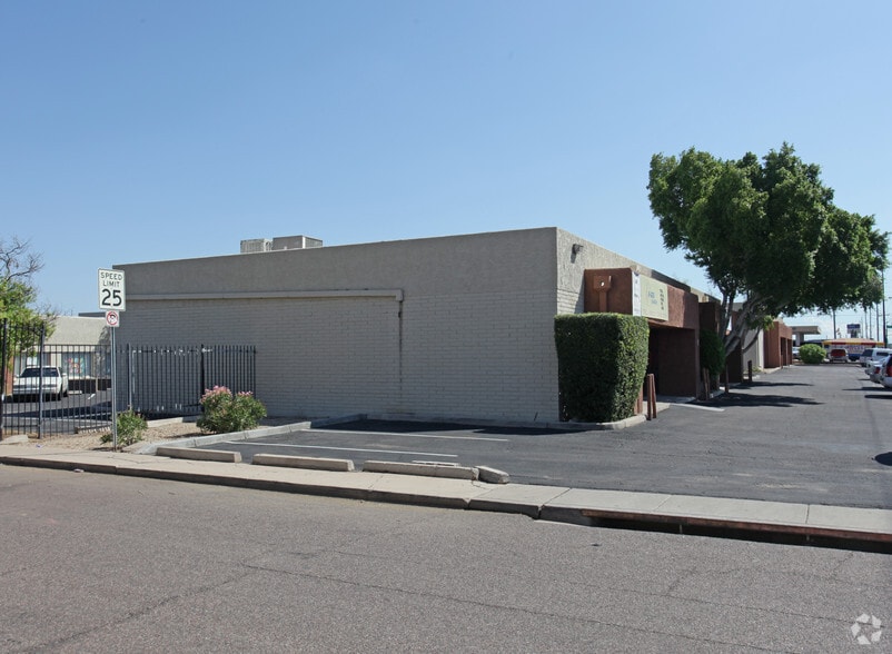 More Photos Of 2740-2746 W McDowell Rd, Phoenix Distribution For Lease