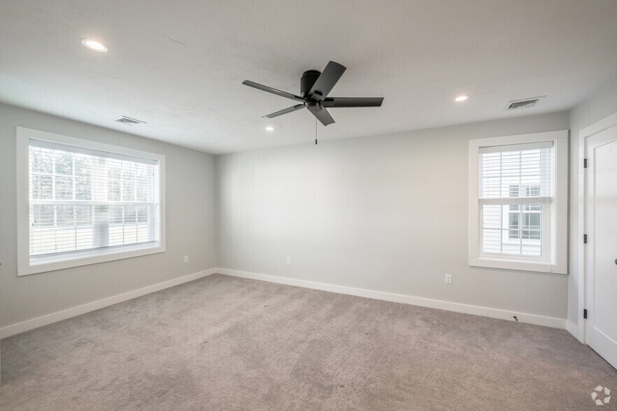 More Photos Of 5 Jakes Path, Middleboro Apartments For Sale