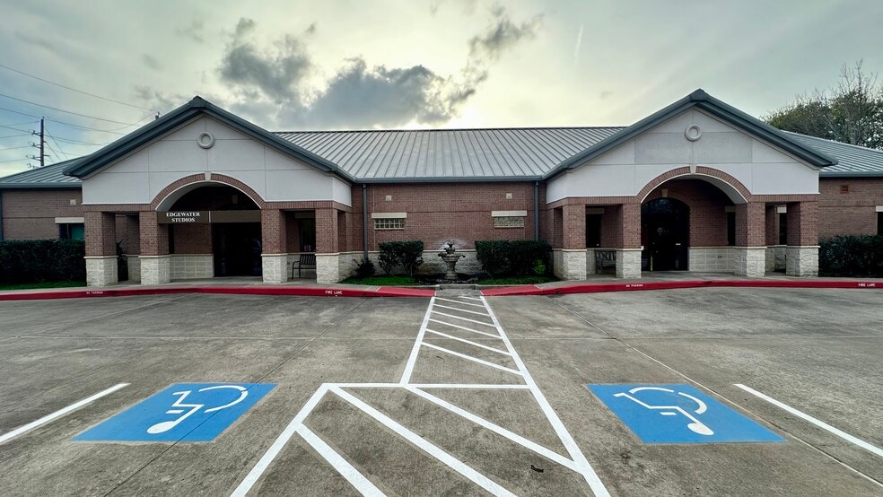 More Photos Of 3030 Edgewater Blvd, Sugar Land Medical For Sale