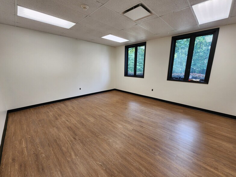 More Photos Of 2 Fisher Rd, Greenville Schools For Lease