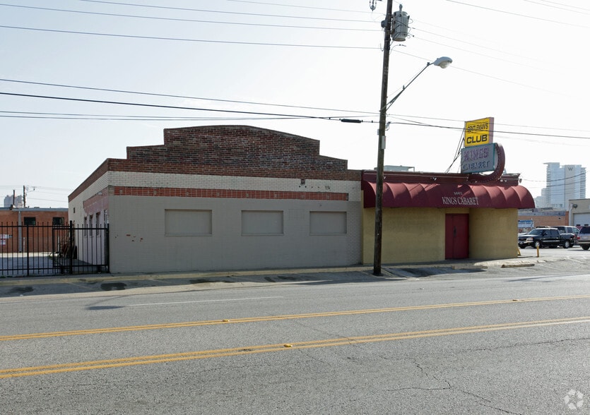 More Photos Of 1606 Market Center Blvd, Dallas Industrial For Sale
