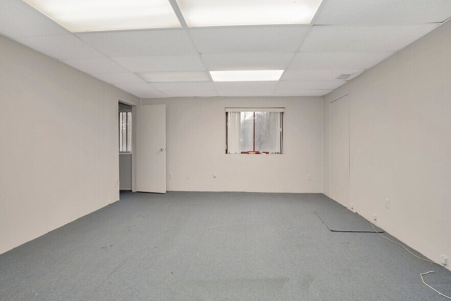 More Photos Of 103 Fort Salonga Rd, Northport Office For Sale