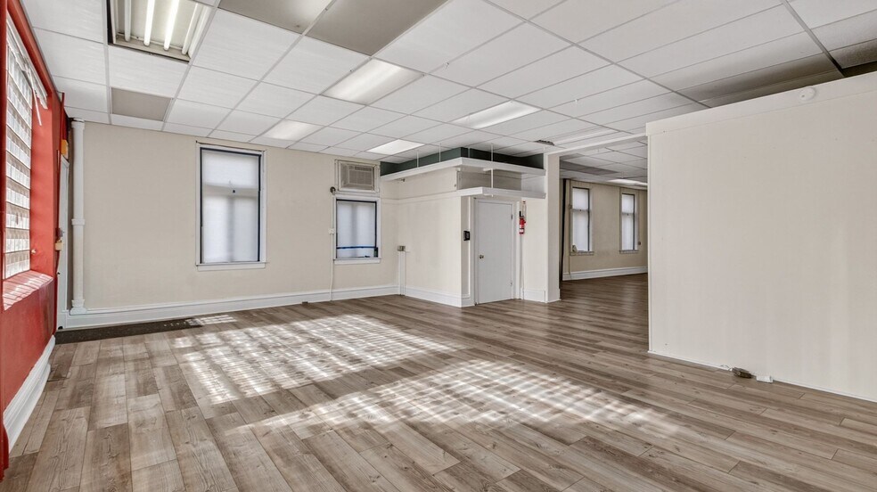 More Photos Of 110 W 2nd St N, Ladysmith General Retail For Sale