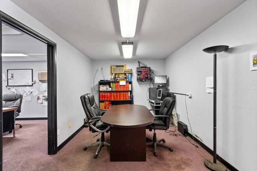 More Photos Of 60 Williams St, Grand River Warehouse For Sale